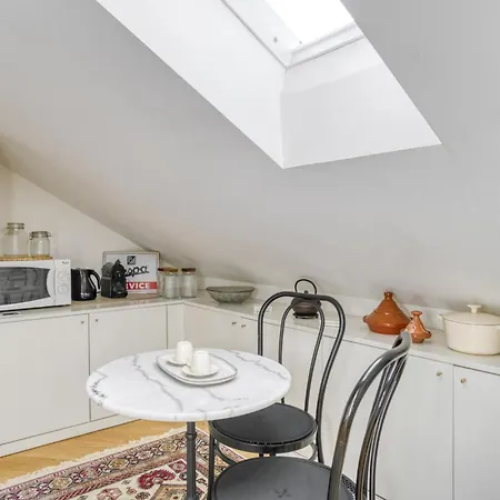 Elegant 2-bedroom Attic - 3 Stops To Duomo