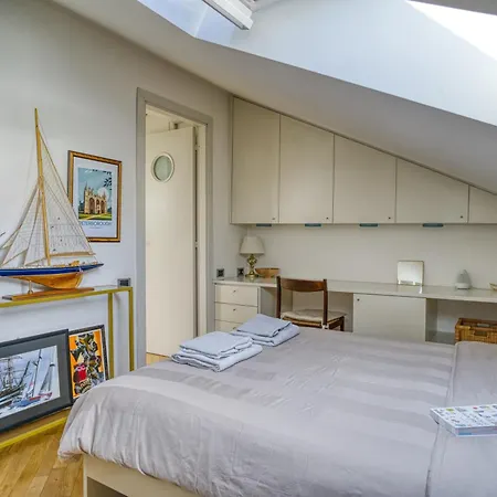Elegant 2-bedroom Attic - 3 Stops To Duomo Apartment *