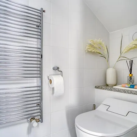 Elegant 2-bedroom Attic - 3 Stops To Duomo