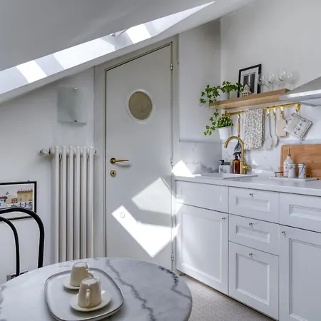 Apartment Elegant 2-bedroom Attic - 3 Stops To Duomo *