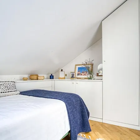 Elegant 2-bedroom Attic - 3 Stops To Duomo Apartment *