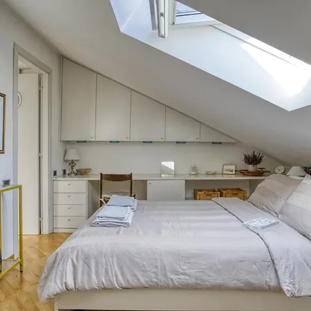 Elegant 2-bedroom Attic - 3 Stops To Duomo Apartment *